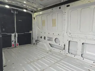 Ford Transit 2017 250 3 puertas LWB Furgoneta de carga de techo medio con puerta corrediza del lado del pasajero