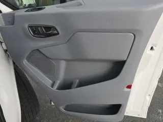 Ford Transit 2017 250 3 puertas LWB Furgoneta de carga de techo medio con puerta corrediza del lado del pasajero