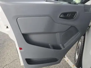 Ford Transit 2017 250 3 puertas LWB Furgoneta de carga de techo medio con puerta corrediza del lado del pasajero