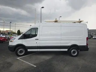 Ford Transit 2017 250 3 puertas LWB Furgoneta de carga de techo medio con puerta corrediza del lado del pasajero