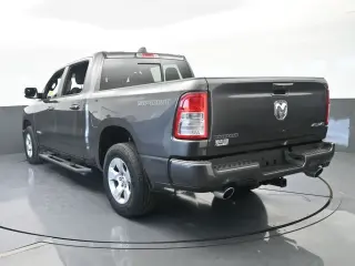 Ram 1500 2021 4x4 Big Horn 4 puertas Crew Cab batea de 5.6 pies