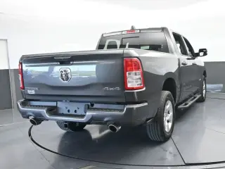 Ram 1500 2021 4x4 Big Horn 4 puertas Crew Cab batea de 5.6 pies