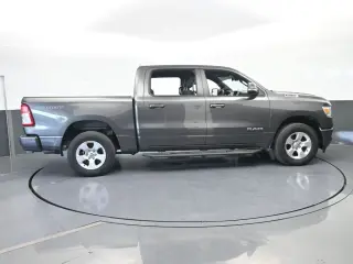 Ram 1500 2021 4x4 Big Horn 4 puertas Crew Cab batea de 5.6 pies