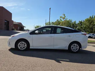 Toyota Prius 2017 Two 4dr Hatchback