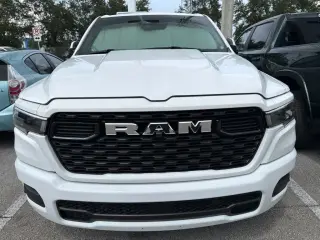 Ram 1500 2025 4x2 Big Horn 4 puertas Crew Cab Caja Corta de 5.6 pies