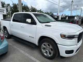 Ram 1500 2025 4x2 Big Horn 4 puertas Crew Cab Caja Corta de 5.6 pies
