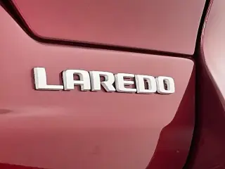 Jeep Grand Cherokee 2024 4x4 Laredo SUV de 4 puertas