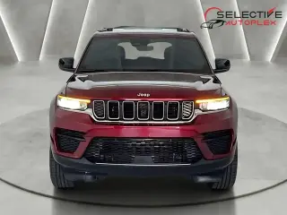 Jeep Grand Cherokee 2024 4x4 Laredo SUV de 4 puertas