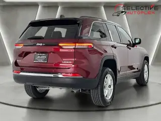 Jeep Grand Cherokee 2024 4x4 Laredo SUV de 4 puertas