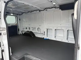 Furgoneta de carga Ford Transit 2024 AWD 150 3 puertas SWB de techo bajo
