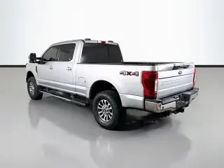 Ford F-250 Super Duty 2022 4x4 Lariat Cabina Crew Cab de 4 puertas y caja corta de 6.8 pies