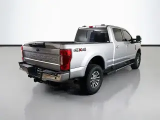 Ford F-250 Super Duty 2022 4x4 Lariat Cabina Crew Cab de 4 puertas y caja corta de 6.8 pies