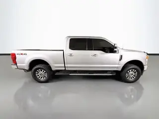 Ford F-250 Super Duty 2022 4x4 Lariat Cabina Crew Cab de 4 puertas y caja corta de 6.8 pies