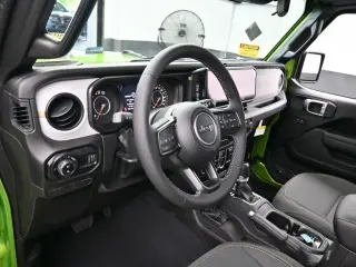 Jeep Gladiator 2025 4x4 Big Bear de 4 puertas, cabina doble, caja corta de 5.0 pies
