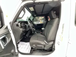 Jeep Wrangler Unlimited 2018 4x4 Sport 4dr SUV (lanzamiento de mitad de año)