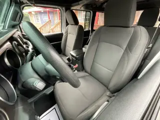 Jeep Wrangler Unlimited 2018 4x4 Sport 4dr SUV (lanzamiento de mitad de año)