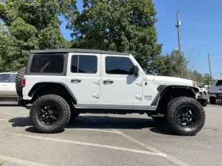Jeep Wrangler Unlimited 2018 4x4 Sport 4dr SUV (lanzamiento de mitad de año)