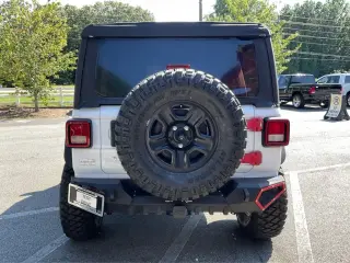 Jeep Wrangler Unlimited 2018 4x4 Sport 4dr SUV (lanzamiento de mitad de año)