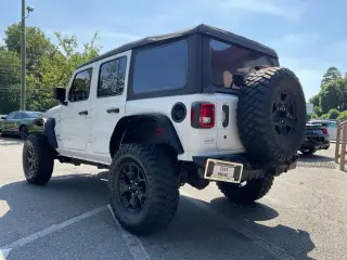 Jeep Wrangler Unlimited 2018 4x4 Sport 4dr SUV (lanzamiento de mitad de año)