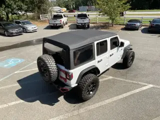 Jeep Wrangler Unlimited 2018 4x4 Sport 4dr SUV (lanzamiento de mitad de año)