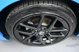 Honda Civic 2024 Sport de 4 puertas con portón trasero y transmisión CVT