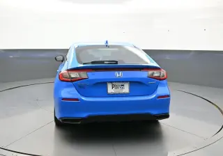 Honda Civic 2024 Sport de 4 puertas con portón trasero y transmisión CVT