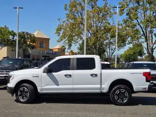 Ford F-150 Lightning 2023 AWD Pro 4dr SuperCrew 5.5 ft. SB