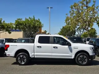 Ford F-150 Lightning 2023 AWD Pro 4dr SuperCrew 5.5 ft. SB