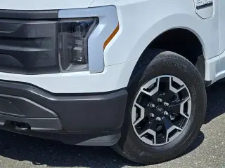 Ford F-150 Lightning 2023 AWD Pro 4dr SuperCrew 5.5 ft. SB