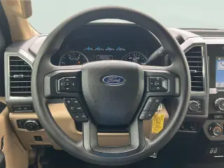 Ford F-250 Super Duty 2017 4x4 XLT 4dr Crew Cab 8 ft. LB Pickup