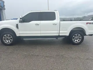 Ford F-250 Super Duty 2020 4x4 Lariat 4dr Crew Cab 6.8 ft. SB Pickup
