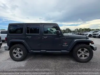 Jeep Wrangler Unlimited 2017 4x4 Sahara 4dr SUV