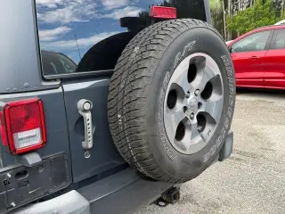 Jeep Wrangler Unlimited 2017 4x4 Sahara 4dr SUV