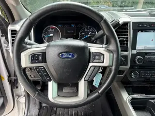 Ford F-250 Super Duty 2018 4x4 Lariat 4dr Crew Cab 6.8 ft. SB Pickup