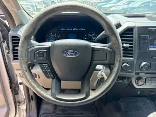 Ford F-250 Super Duty 2017 4x2 XL 4dr Crew Cab 6.8 ft. SB Pickup