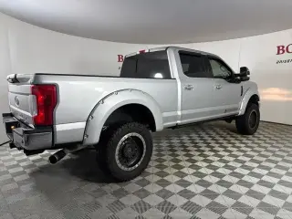 Ford F-250 Super Duty 2019 4x4 King Ranch 4dr Crew Cab 6.8 ft. SB Pickup