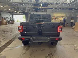 Jeep Gladiator 2024 4x4 Sport 4dr Crew Cab 5.0 ft. SB