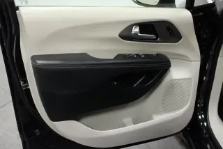Chrysler Pacifica Plug-In Hybrid 2023 Touring L 4dr Mini-Van