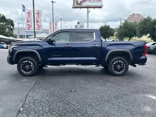 Toyota Tundra 2023 4x4 Limited HV 4dr CrewMax Cab Pickup SB