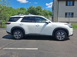 Nissan Pathfinder 2023 AWD SL 4dr SUV