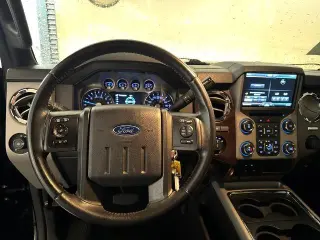 Ford F-250 Super Duty 2015 4x4 Lariat 4dr Crew Cab 6.8 ft. SB Pickup