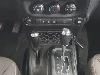 Jeep Wrangler Unlimited 2017 4x4 Sahara 4dr SUV
