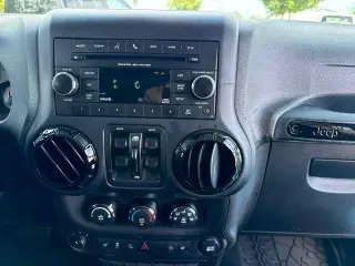 Jeep Wrangler Unlimited 2017 4x4 Sahara 4dr SUV