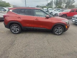 Kia Seltos 2024 S 4dr SUV