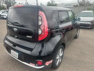 Kia Soul EV 2017 + 4dr Crossover