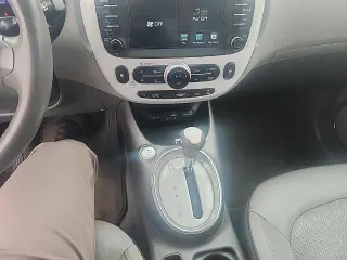 Kia Soul EV 2017 + 4dr Crossover
