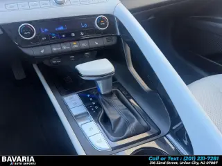 2021 Hyundai Elantra Limited IVT
