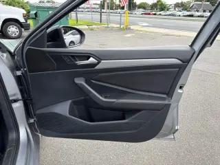 Volkswagen Jetta 2023 Sport 4p Sed 8A