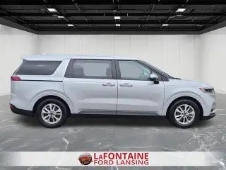 Kia Carnival 2023 LX 4p Mini-Van