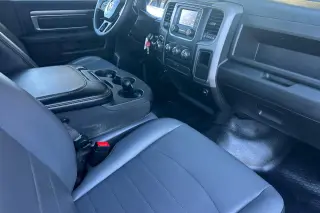 Ram 1500 Clásico 2022 4x2 Tradesman 2dr Cabina Regular 8 ft. LB Pickup